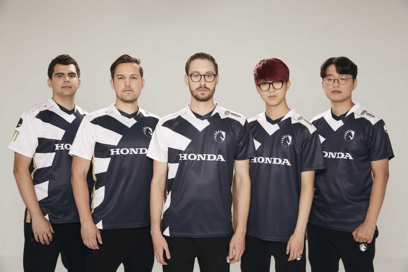 Team-Liquid-Honda-LCS-Team-Group-Photo-large.jpg