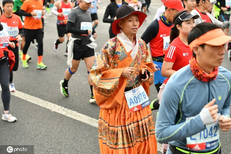 1099天后，我們帶著希望一起完成了北京馬拉松 