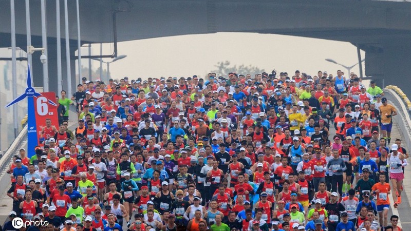 1099天后，我們帶著希望一起完成了北京馬拉松 